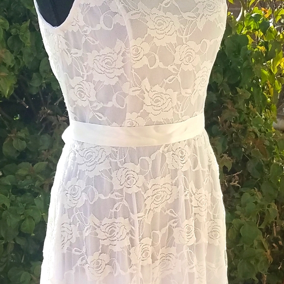 Lacey white dress LARGE - Picture 1 of 7